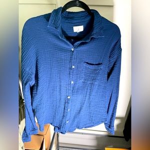 Lou & Grey navy triple cloth button down pocket shirt